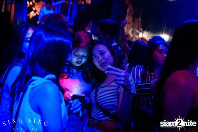 BLING IT กับ Bangkok Invaders ที่ ซิง ซิง เธียเตอร์ — photo 37
