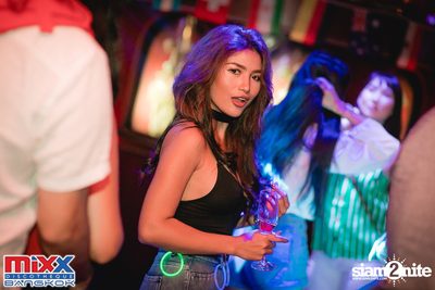 Neon BeatZ Party at MIXX Bangkok — photo 40