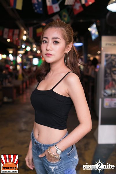DJ Nui OKB x MC Pete D ที่ วอร์ม อัพ คาเฟ่ เชียงใหม่ — photo 3