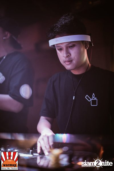 DJ Nui OKB x MC Pete D ที่ วอร์ม อัพ คาเฟ่ เชียงใหม่ — photo 29