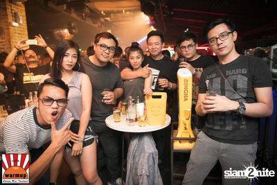 DJ Nui OKB x MC Pete D ที่ วอร์ม อัพ คาเฟ่ เชียงใหม่ — photo 79
