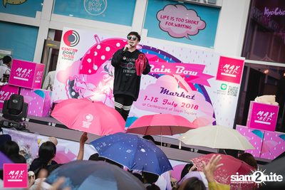 Peck Palitchoke Mini Concert at Centerpoint of Siam Square — photo 4