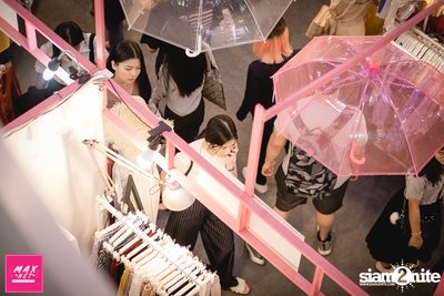 Peck Palitchoke Mini Concert at Centerpoint of Siam Square — photo 94