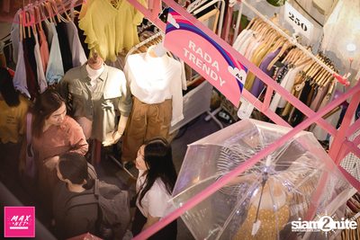 Peck Palitchoke Mini Concert at Centerpoint of Siam Square — photo 98