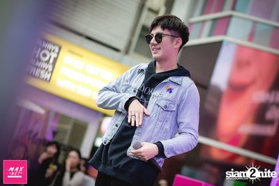 Peck Palitchoke Mini Concert at Centerpoint of Siam Square — photo 159