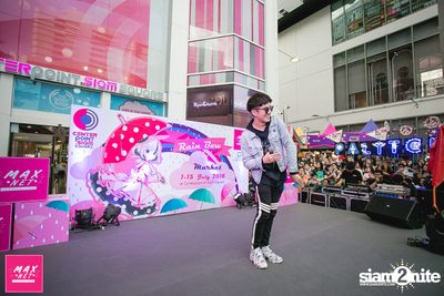 Peck Palitchoke Mini Concert at Centerpoint of Siam Square — photo 163