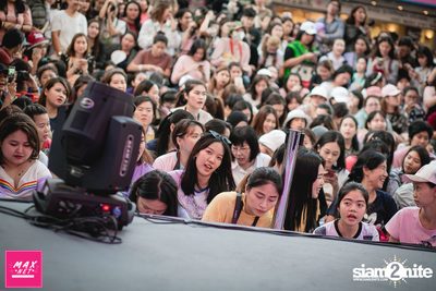 Peck Palitchoke Mini Concert at Centerpoint of Siam Square — photo 172