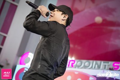 Peck Palitchoke Mini Concert at Centerpoint of Siam Square — photo 177