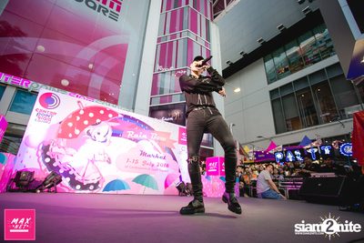 Peck Palitchoke Mini Concert at Centerpoint of Siam Square — photo 180