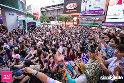 Peck Palitchoke Mini Concert at Centerpoint of Siam Square — photo 196