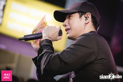 Peck Palitchoke Mini Concert at Centerpoint of Siam Square — photo 214