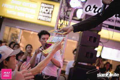 Peck Palitchoke Mini Concert at Centerpoint of Siam Square — photo 215