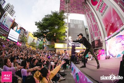 Peck Palitchoke Mini Concert at Centerpoint of Siam Square — photo 216