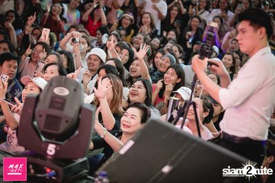 Peck Palitchoke Mini Concert at Centerpoint of Siam Square — photo 232