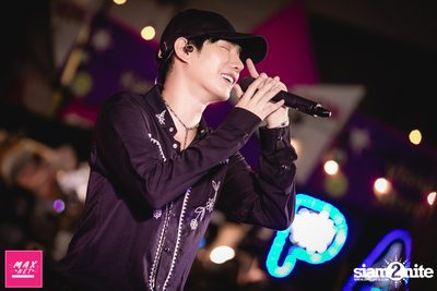 Peck Palitchoke Mini Concert at Centerpoint of Siam Square — photo 235