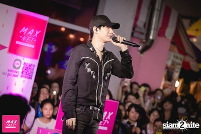 Peck Palitchoke Mini Concert at Centerpoint of Siam Square — photo 237