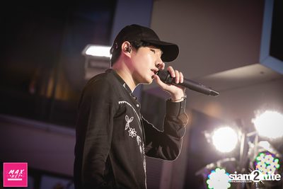 Peck Palitchoke Mini Concert at Centerpoint of Siam Square — photo 241