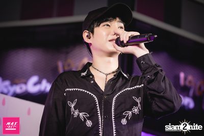 Peck Palitchoke Mini Concert at Centerpoint of Siam Square — photo 249