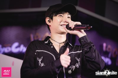 Peck Palitchoke Mini Concert at Centerpoint of Siam Square — photo 250