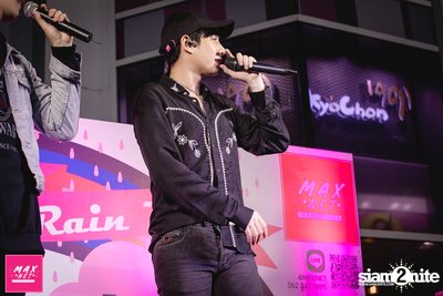 Peck Palitchoke Mini Concert at Centerpoint of Siam Square — photo 251