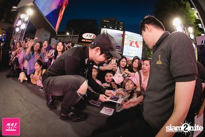 Peck Palitchoke Mini Concert at Centerpoint of Siam Square — photo 265