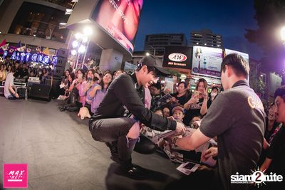 Peck Palitchoke Mini Concert at Centerpoint of Siam Square — photo 266