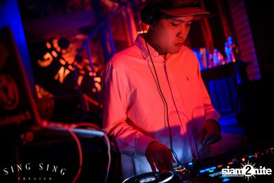 BLING IT กับ Bangkok Invaders ที่ ซิง ซิง เธียเตอร์ — photo 1