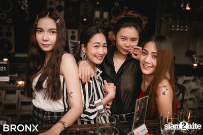 Two Popetorn ที่ บรองซ์ — photo 86