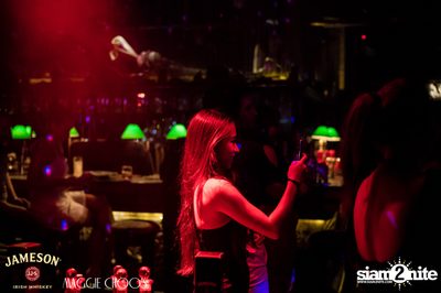 Jameson Black Barrel - Fire on Ice ที่ แม็กกี้ ชูส์ — photo 65