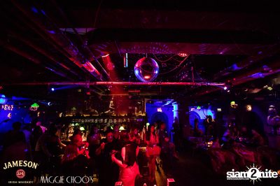 Jameson Black Barrel - Fire on Ice ที่ แม็กกี้ ชูส์ — photo 100