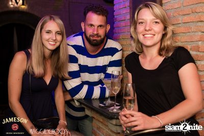 Jameson Black Barrel - Fire on Ice ที่ แม็กกี้ ชูส์ — photo 125