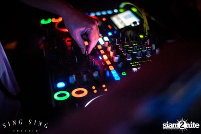 BLING IT กับ Bangkok Invaders ที่ ซิง ซิง เธียเตอร์ — photo 53
