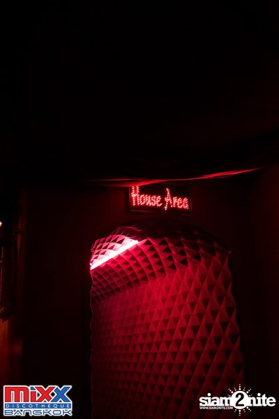 Hot Pants Meets Stilettos Party at MIXX Bangkok — photo 8