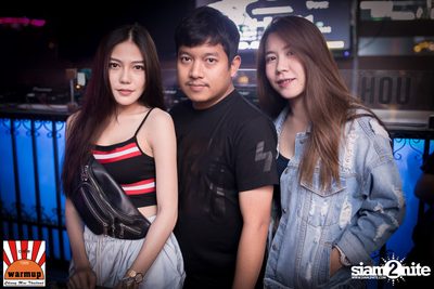K.H.M. ที่ วอร์ม อัพ คาเฟ่ เชียงใหม่ — photo 14