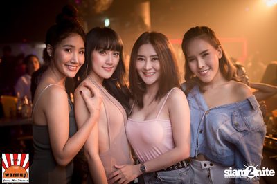 K.H.M. ที่ วอร์ม อัพ คาเฟ่ เชียงใหม่ — photo 44