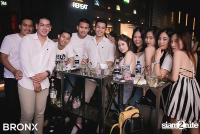 คืนวันเสาร์ ที่ร้าน บรองซ์ — photo 2