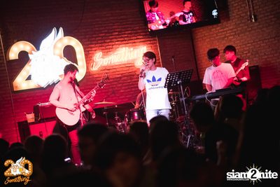 Atom Chanakan at 20Something Bar — photo 20