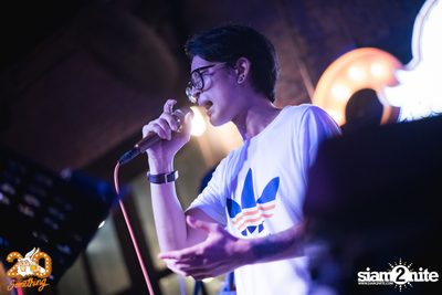 Atom Chanakan at 20Something Bar — photo 37