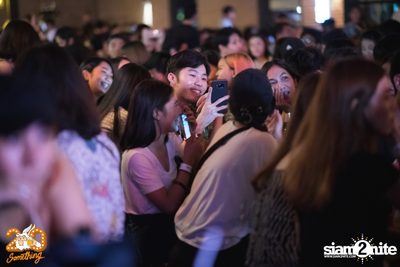 Atom Chanakan at 20Something Bar — photo 39