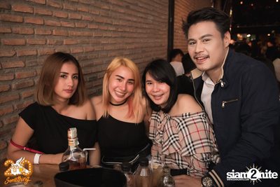 Atom Chanakan at 20Something Bar — photo 40