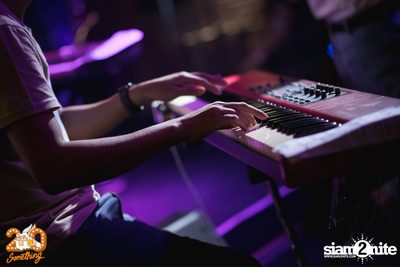 Atom Chanakan at 20Something Bar — photo 74