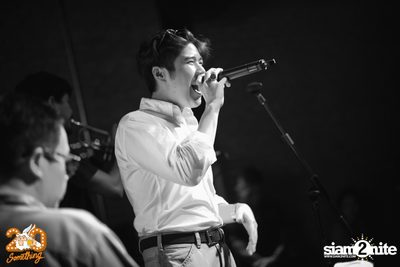 Atom Chanakan at 20Something Bar — photo 79