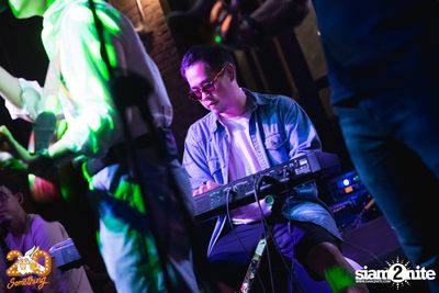 Atom Chanakan at 20Something Bar — photo 89