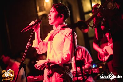 Atom Chanakan at 20Something Bar — photo 91