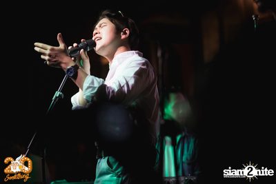 Atom Chanakan at 20Something Bar — photo 93