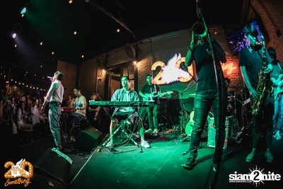Atom Chanakan at 20Something Bar — photo 98