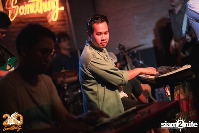 Atom Chanakan at 20Something Bar — photo 107