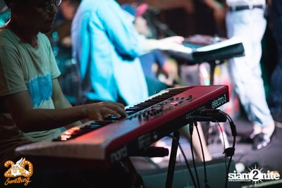 Atom Chanakan at 20Something Bar — photo 108
