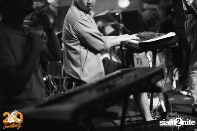 Atom Chanakan at 20Something Bar — photo 109