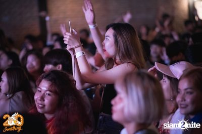 Atom Chanakan at 20Something Bar — photo 110